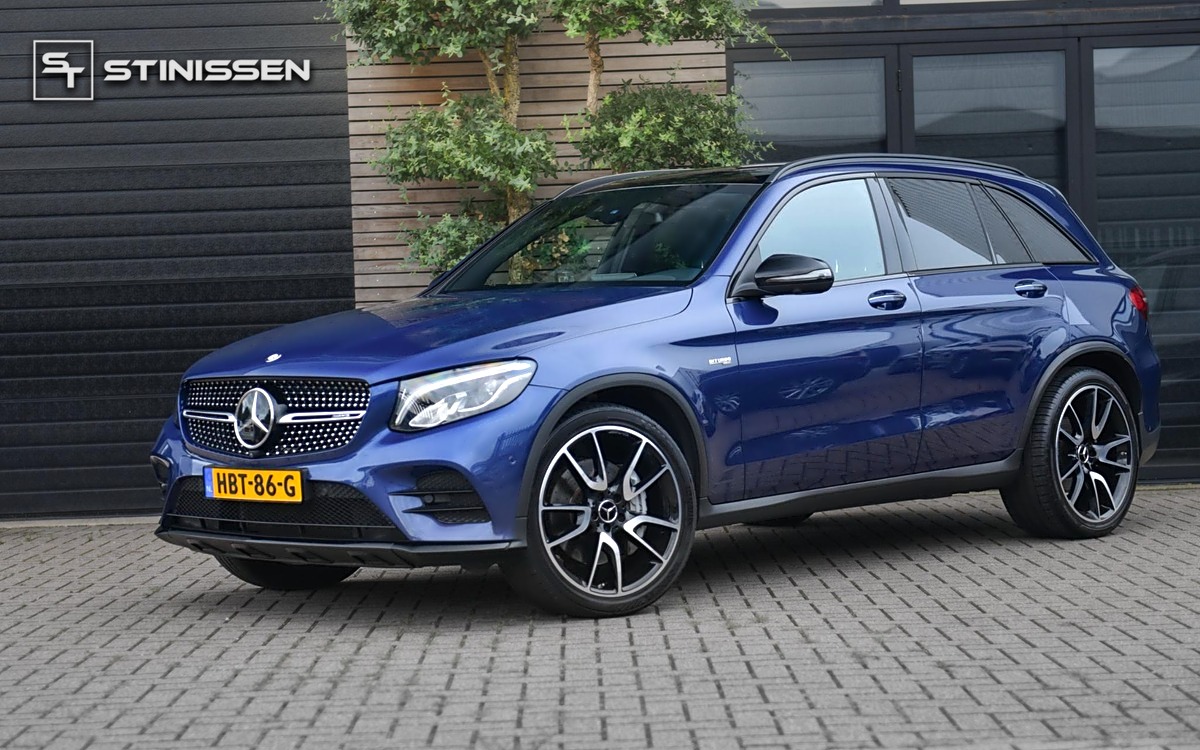 Mercedes-Benz GLC 43 AMG exterieur in Plus: verzorgd en natuurlijk beeld met scherpere details, open schaduwen en een zachte lakglans